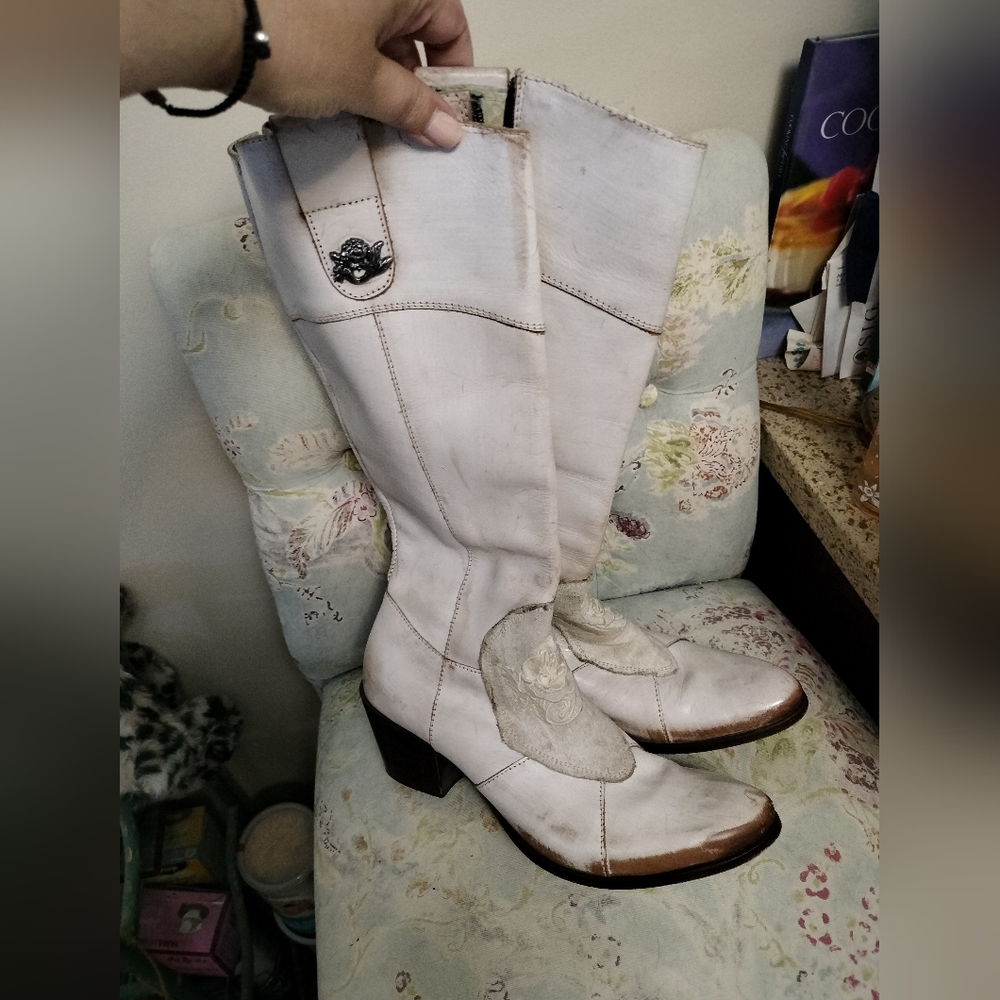 Siren by Mark Mason white distressed boots 🔥😍